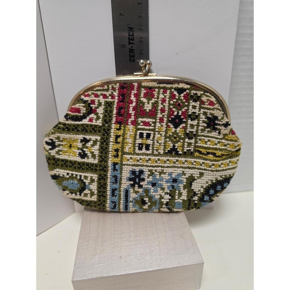 vintage tapestry purse features a bohemian abstract design kisslock